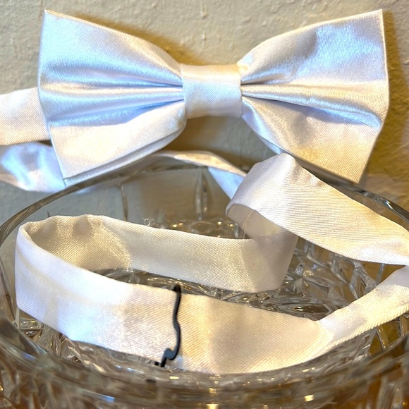 Like New Classic Cool Rare Formal Bow Tie and Hanky combo collection! - Picture 3 of 8